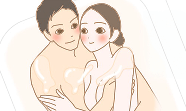 一緒にお風呂に入る裕子と洋介