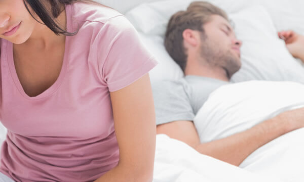 セックスレスで不安な男女