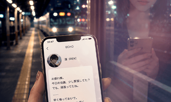スマホの中の蓮とガラスに映るマリの顔
