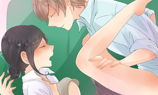 ソファでセックスする男女。彼に挿入され感じる女性