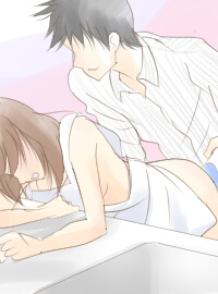 キッチンで男性にバイブを挿入されて感じる女性