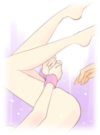 手を拘束されて男性にアソコを攻められて感じてしまう女性の足